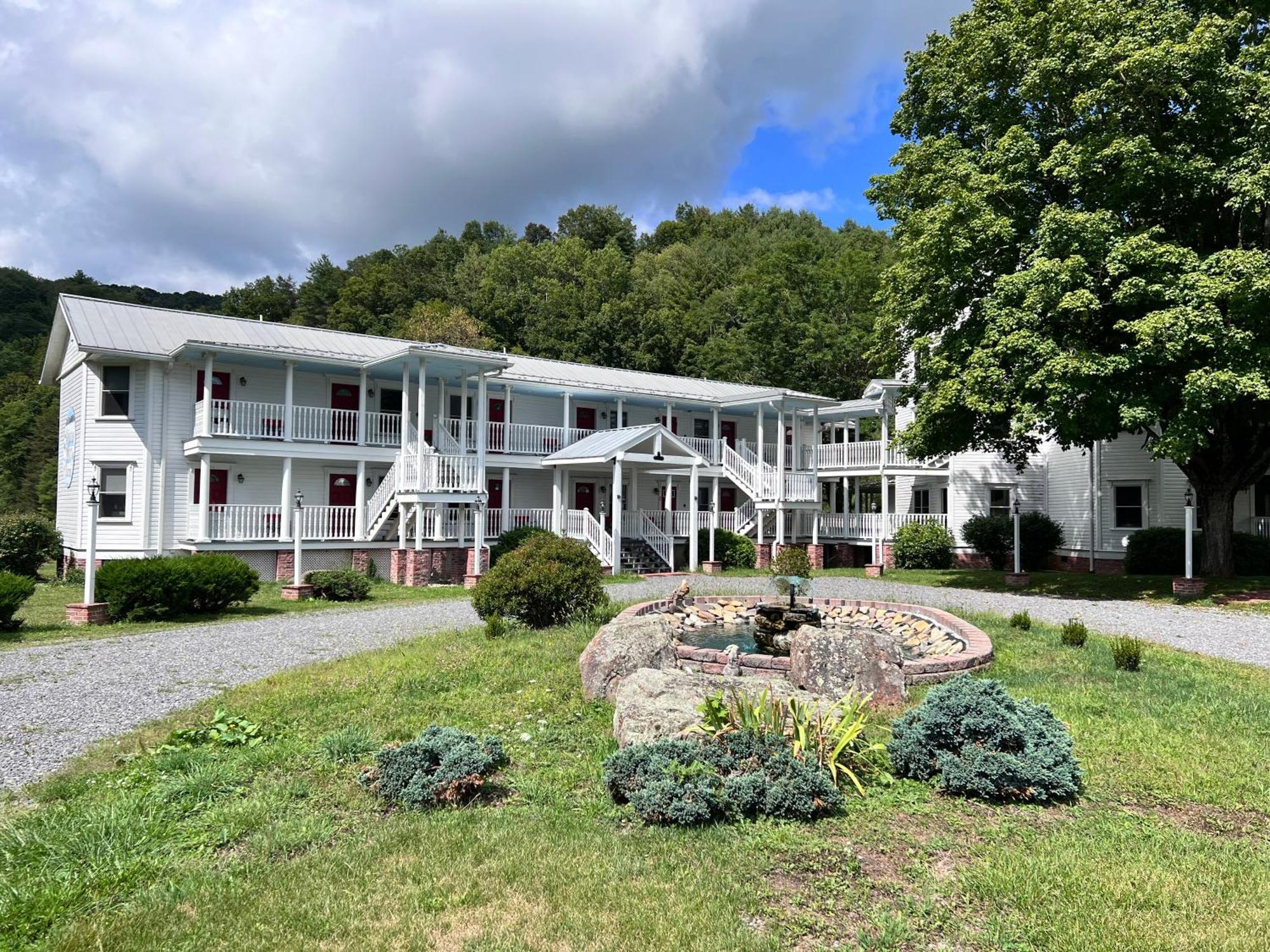 Mountain Quest Inn Marlinton Eksteriør billede